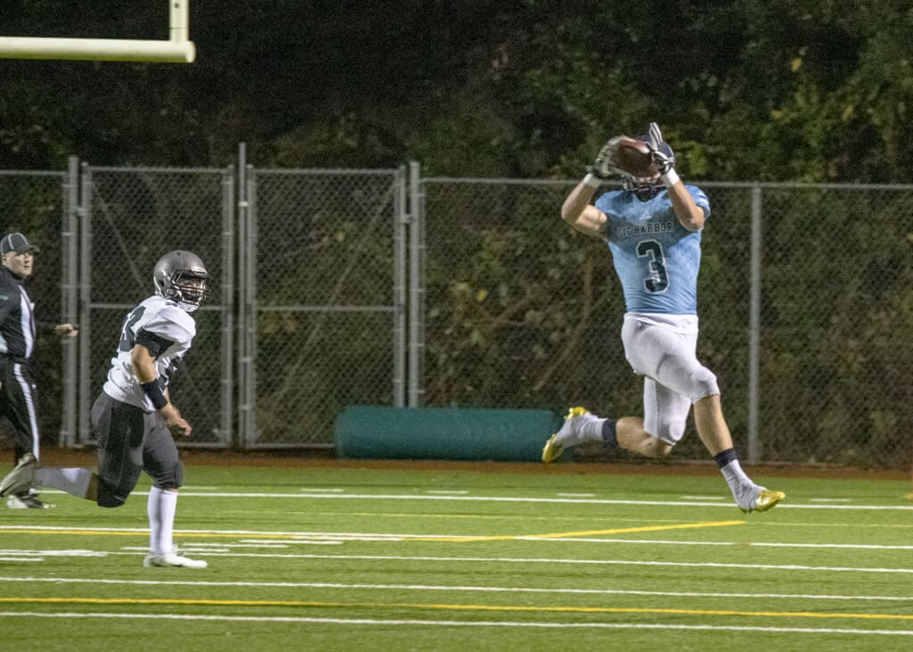 Gig Harbor' Hudson Cedarland hauls in a pass.