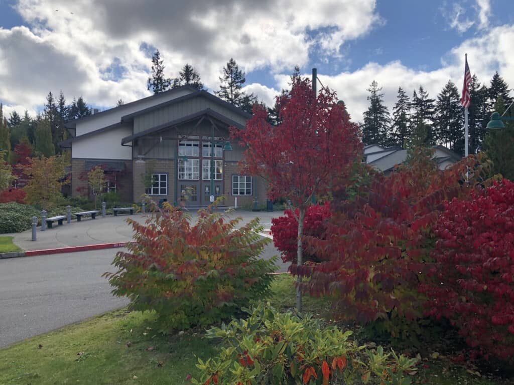 Picture of the front of Gig Harbor City Hall