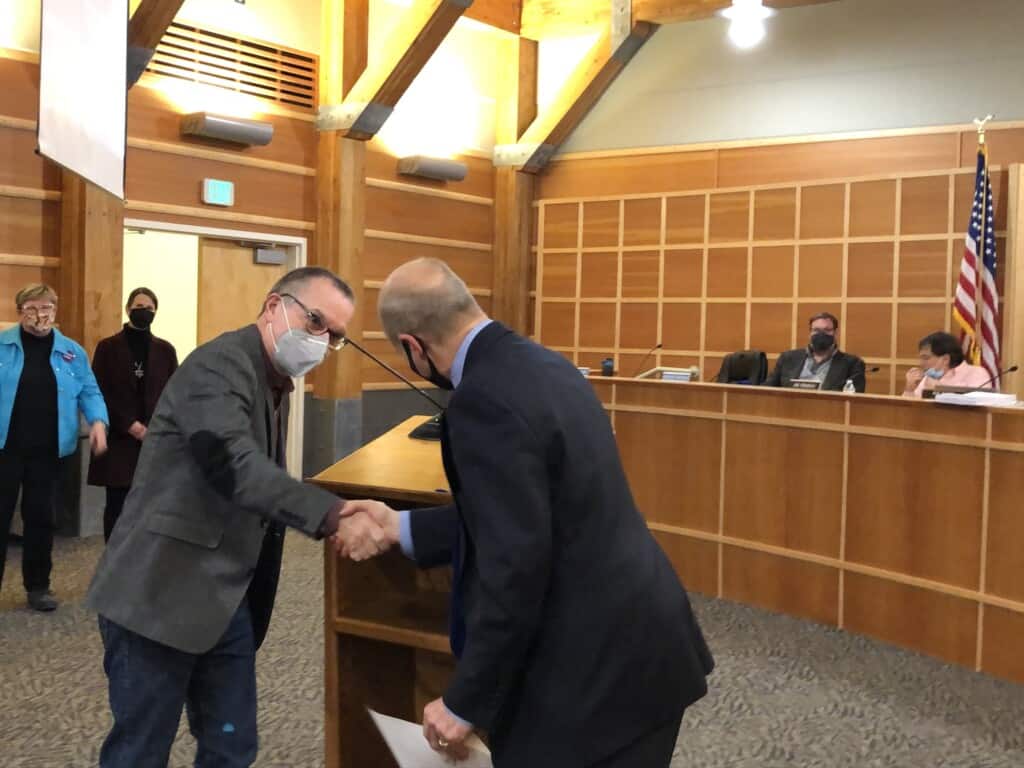 Mayor Kuhn congratulates new councilman Roger Henderson after the Oath of Office