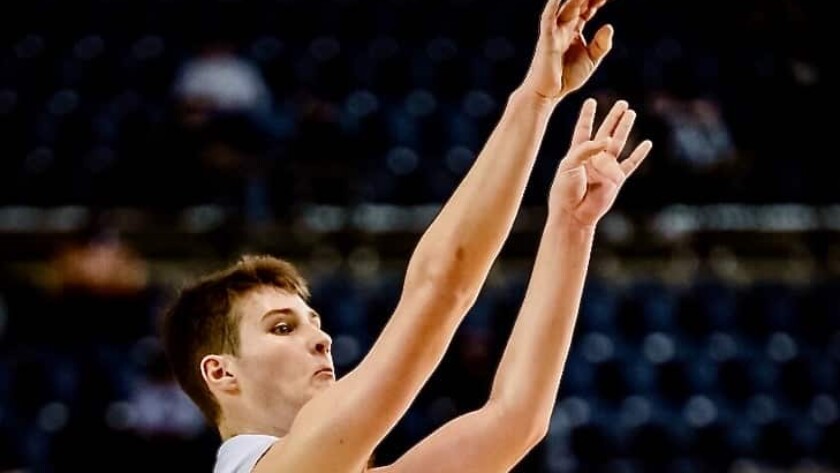 Luke Browne drills his fourth 3-pointer of the game en route to scoring 26 points against Mountlake Terrace.