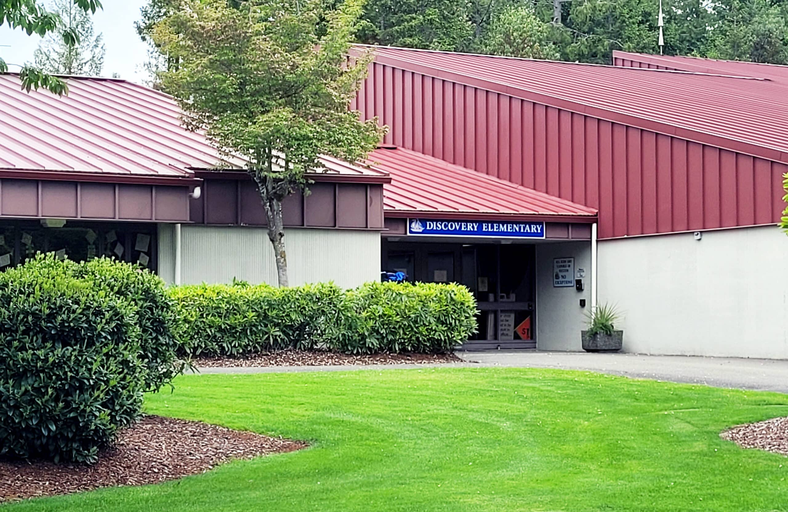 The exterior of Discovery Elementary in Gig Harbor.