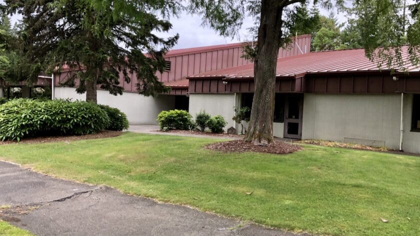 Front of Discovery Elementary in Gig Harbor