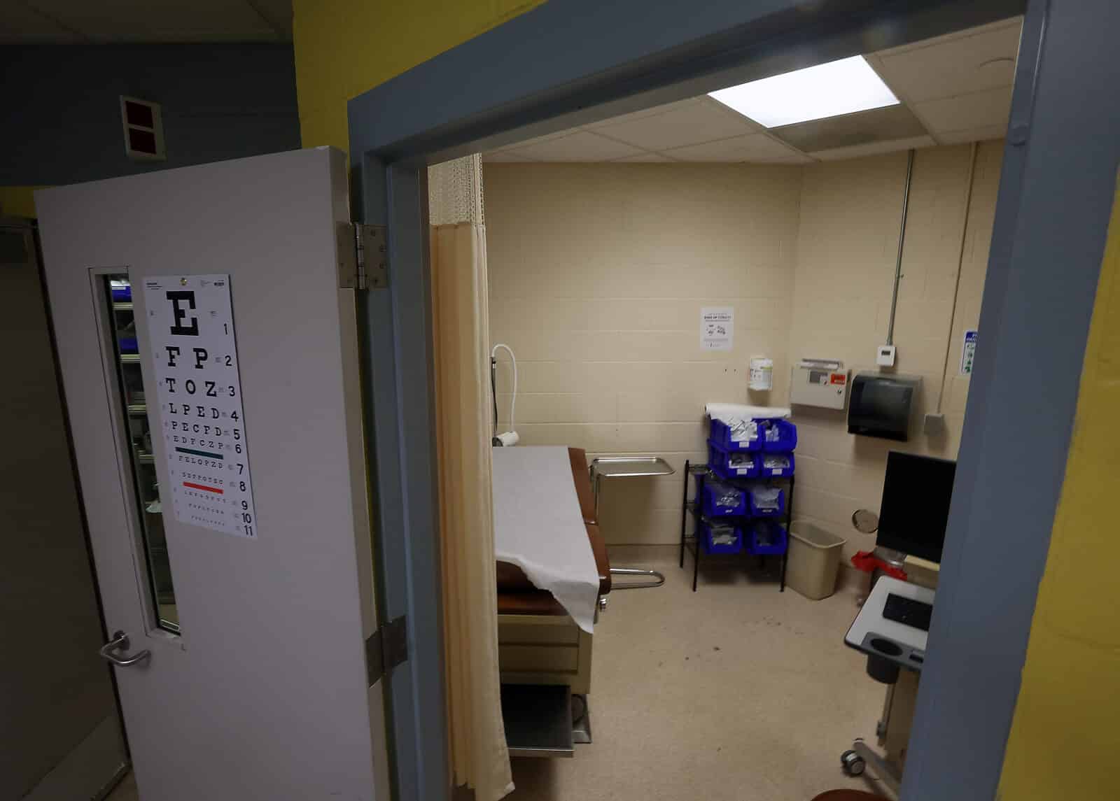 Medical care at jails gets more expensive as contractors pull out of(00)